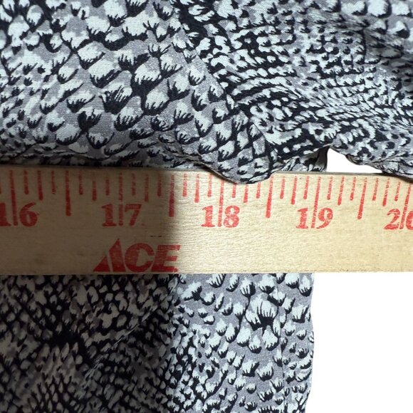 Joie 100% Silk Snakeskin Print Python Blouse Top Women's Medium Gray Black - Picture 8 of 10
